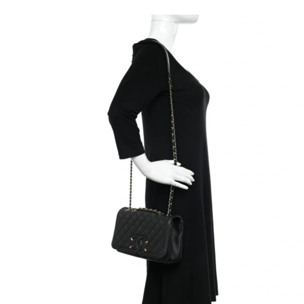 *SOLD* CHANEL Caviar Quilted Medium CC
Filigree Flap Black - Picture 16 of 16